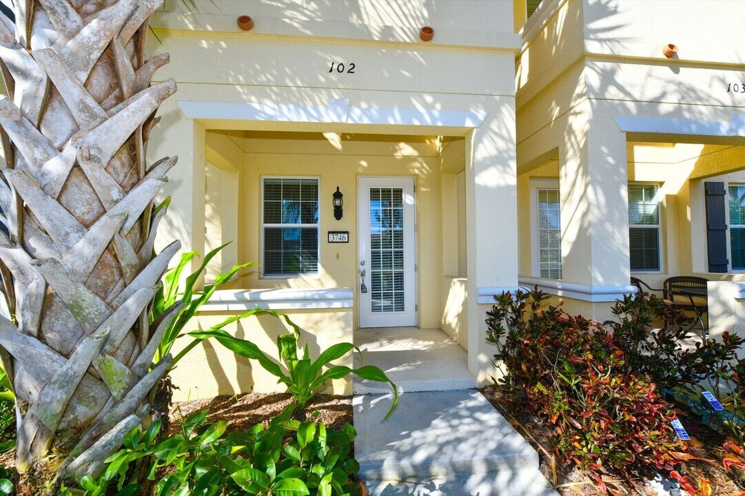 3746 82nd Ave Cir E in Sarasota, FL - Building Photo