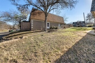 2304 Barton Village Cir in Austin, TX - Building Photo - Building Photo