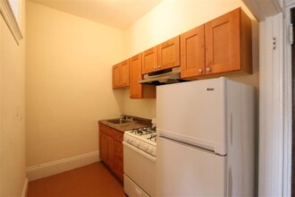 7 Ware St, Unit 102 in Cambridge, MA - Building Photo - Building Photo