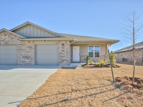 682 Grand Sycamore Dr in Goldsby, OK - Building Photo - Building Photo