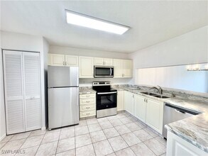 5851 Cobblestone Ln in Naples, FL - Foto de edificio - Building Photo