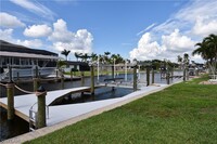 1121 Lorraine Ct in Cape Coral, FL - Foto de edificio - Building Photo