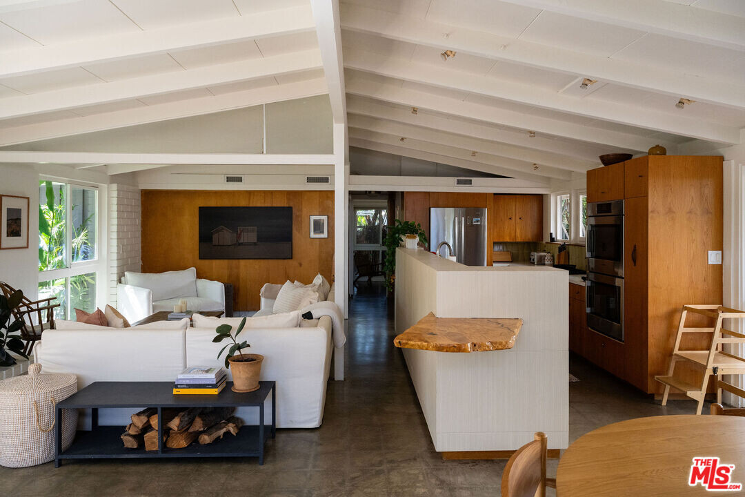 3126 Karen Ave in Long Beach, CA - Building Photo
