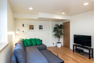 2628 Northeast Ainsworth Street, Unit B in Portland, OR - Building Photo - Building Photo