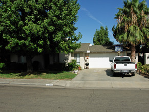 1304 Pierce Dr in Clovis, CA - Building Photo - Building Photo