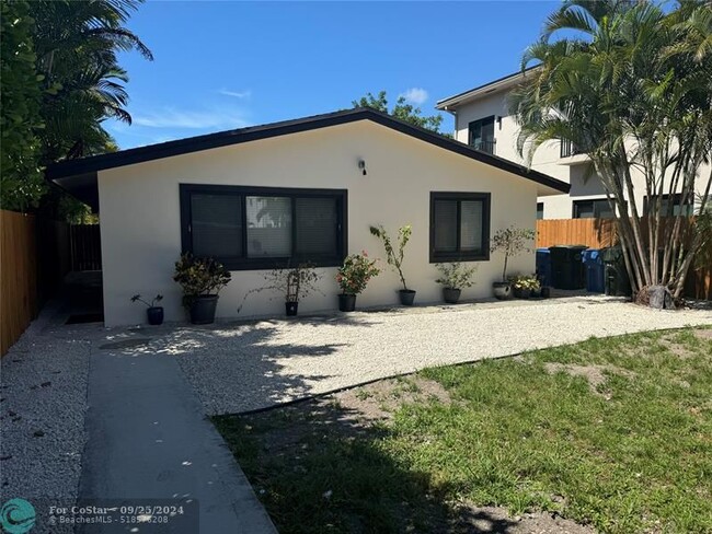 1042 NE 33rd St in Oakland Park, FL - Building Photo - Building Photo