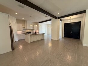 190 Lake Carnegie Ct in Laredo, TX - Building Photo - Building Photo