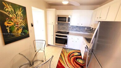 2761 Taft St in Hollywood, FL - Building Photo - Building Photo