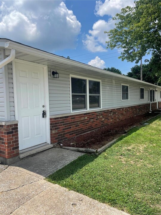 1308 Madison Avenue in Wood River, IL - Building Photo