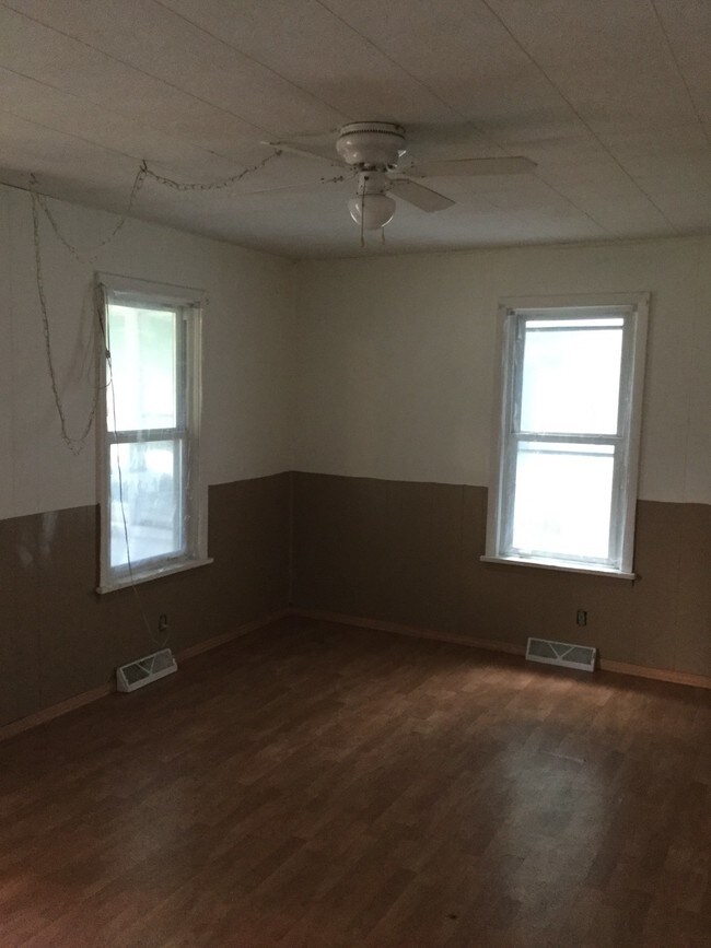 821 Washington Ave in Dixon, IL - Building Photo - Building Photo