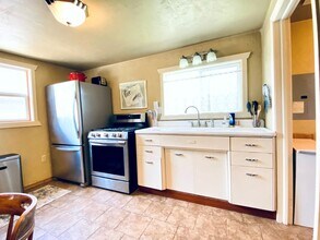 412 SW 13th St in Redmond, OR - Building Photo - Building Photo