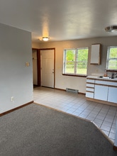 3850 N Shore Dr in Menominee, MI - Foto de edificio - Building Photo