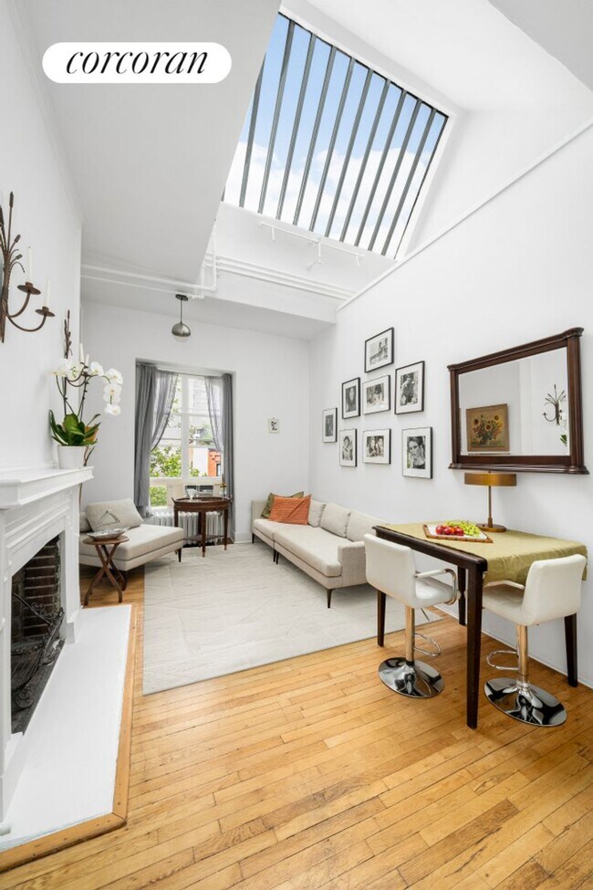 48 W 12th St in New York, NY - Building Photo - Building Photo