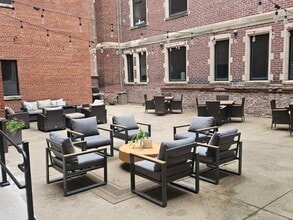 Dahlman Flats in Omaha, NE - Foto de edificio - Building Photo