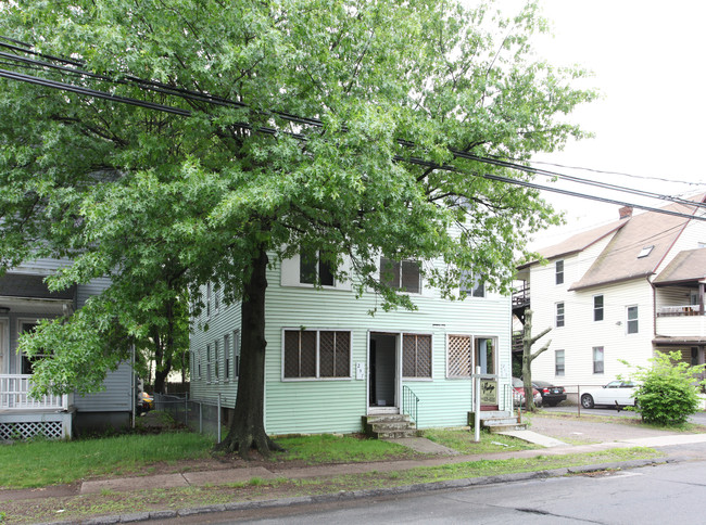 255 Tolland Ave in East Hartford, CT - Foto de edificio - Building Photo