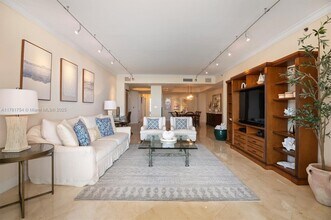 791 Crandon Blvd in Miami, FL - Building Photo - Building Photo