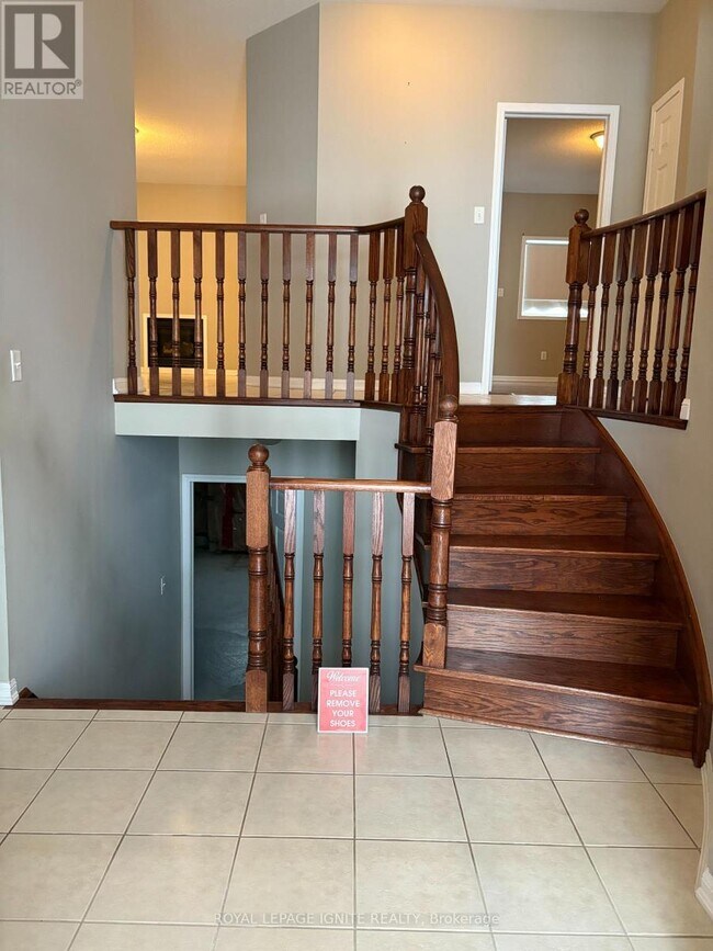 18 Red Pine Crescent in Wasaga Beach, ON - Building Photo - Building Photo