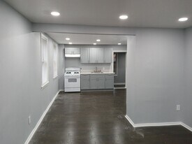 8 Mangam St in Cohoes, NY - Building Photo