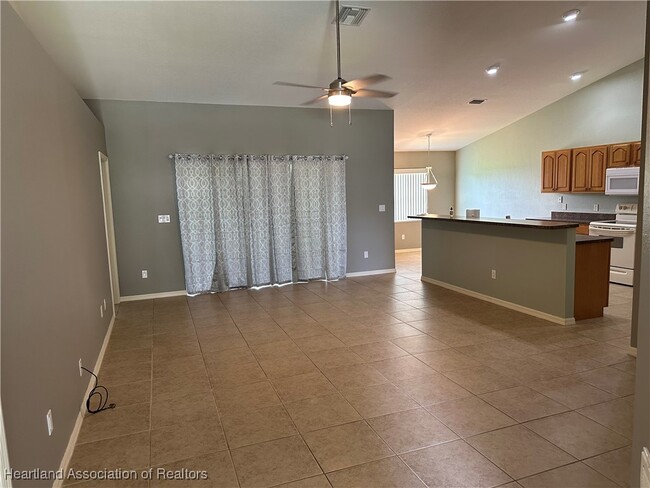 6421 Matanzas Dr in Sebring, FL - Building Photo - Building Photo