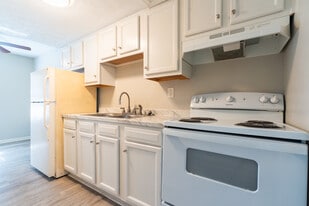 The Rockford Arms Apartment Community in Shively, KY - Building Photo