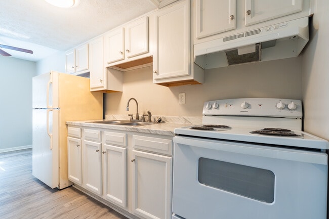 The Rockford Arms Apartment Community