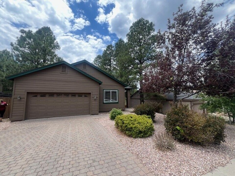 4803 S Elves Chasm Trail in Flagstaff, AZ - Building Photo