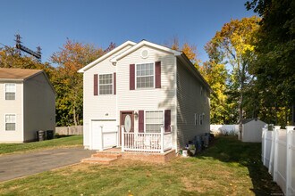 107 Waverly Ave in Milford, CT - Building Photo - Building Photo