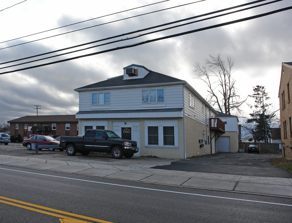 375 Cleveland Rd in Cheektowaga, NY - Foto de edificio