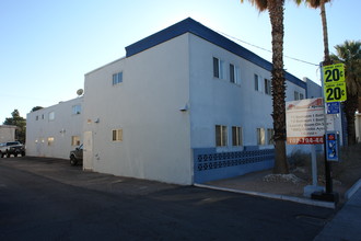 Van Patten San Franciscan Apartments in Las Vegas, NV - Foto de edificio - Building Photo