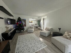 3730 Inverrary Dr in Lauderhill, FL - Building Photo