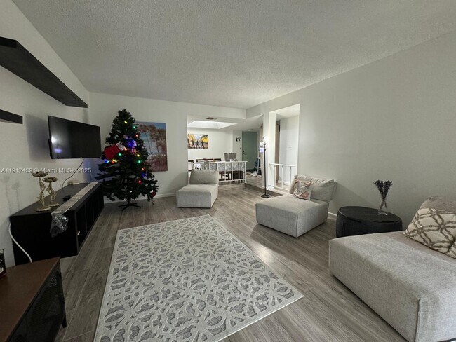 property at 3730 Inverrary Dr