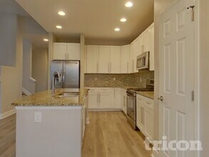 9805 W Hinsdale Pl in Littleton, CO - Building Photo - Building Photo