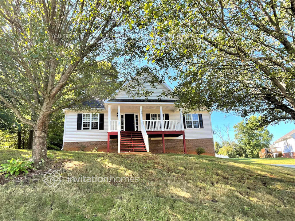 3800 Foliage Dr in Winston-Salem, NC - Building Photo