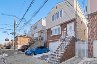 5712 Broadway in West New York, NJ - Building Photo - Building Photo