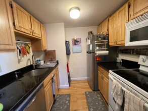 122 Sycamore St, Unit 2 in Somerville, MA - Foto de edificio - Building Photo