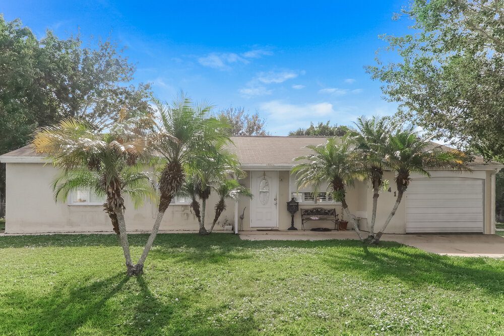 1941 SE Oxmoor Terrace in Port St. Lucie, FL - Building Photo