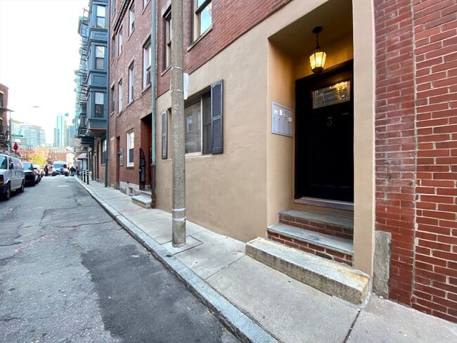 3 Garden Ct, Unit 2