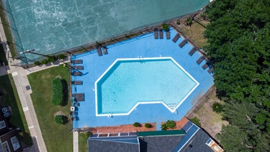 Buena Villa Apartments in Houston, TX - Foto de edificio - Building Photo