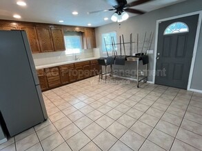 35 W Emerson Ave in Tracy, CA - Building Photo - Building Photo