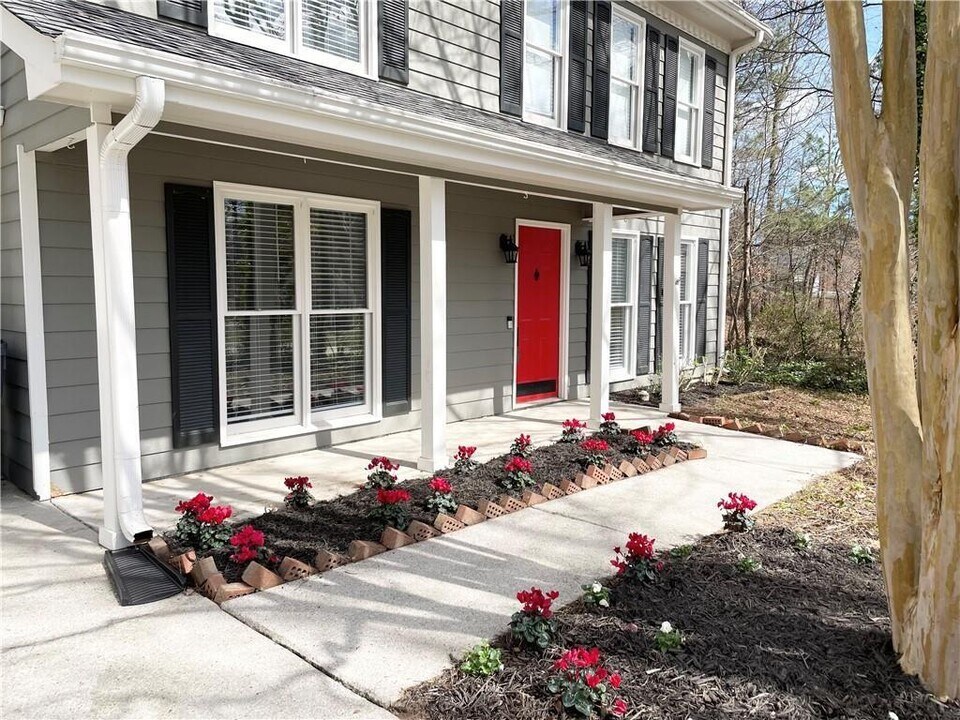 230 Buck Run in Loganville, GA - Building Photo