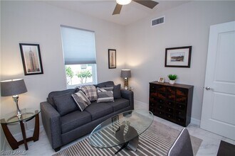 244 Indies Dr E in Naples, FL - Building Photo - Building Photo