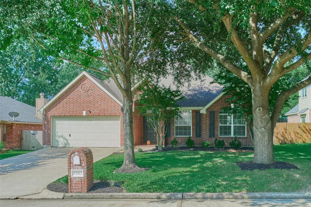 13313 Enchanted Way in Montgomery, TX - Building Photo