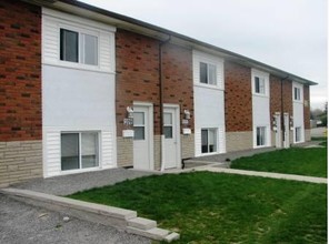 Ridgedale Student Residences in St Catharines, ON - Building Photo - Building Photo