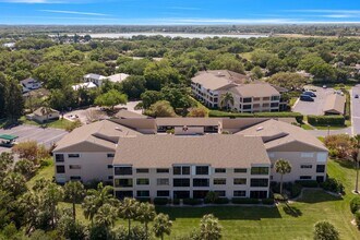 6165 S Mirror Lake Dr in Sebastian, FL - Building Photo - Building Photo