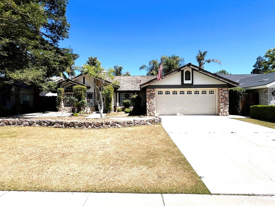 9316 Foxglen Ct in Bakersfield, CA - Building Photo