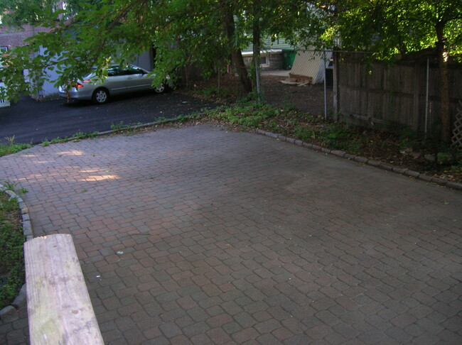 21 Peabody St in Newton, MA - Building Photo - Building Photo