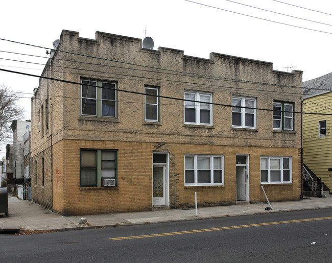 423 Baldwin Ave in Jersey City, NJ - Building Photo - Building Photo