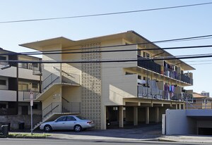 1329 Wilder Ave in Honolulu, HI - Building Photo