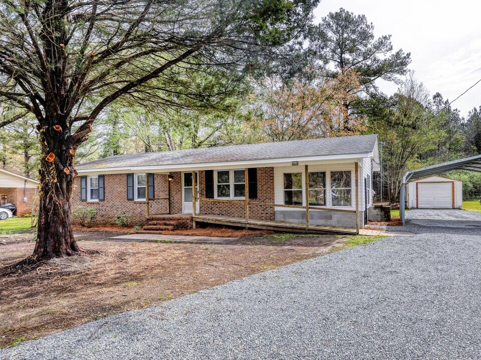 469 Sanders Ln in New Bern, NC - Building Photo