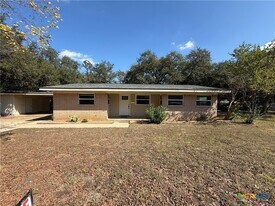 1400 N East St in Belton, TX - Building Photo